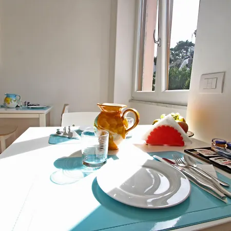 לינה וארוחת בוקר Capri Inn
