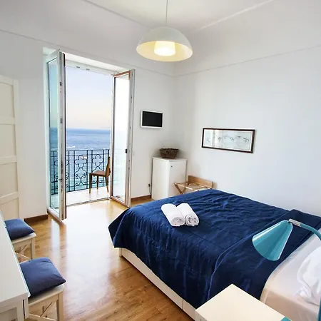 Capri Inn Nocleg ze śniadaniem 2*