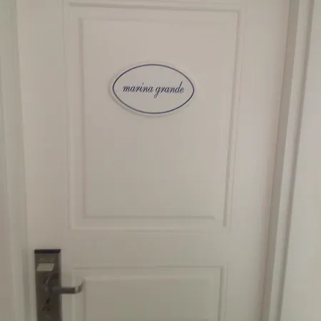 Nocleg ze śniadaniem Capri Inn 2*