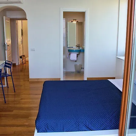 Capri Inn 2*