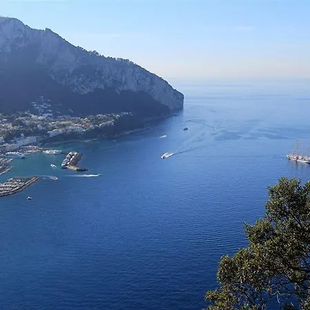 Capri Inn Nocleg ze śniadaniem 2*