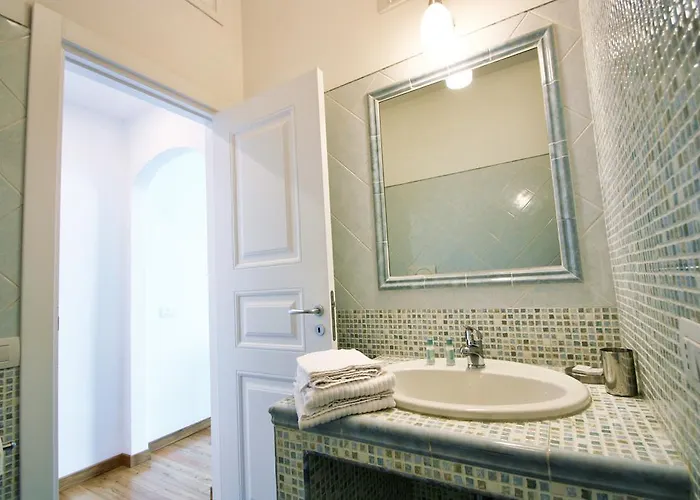 Alojamento de Acomodação e Pequeno-almoço Capri Inn 4*