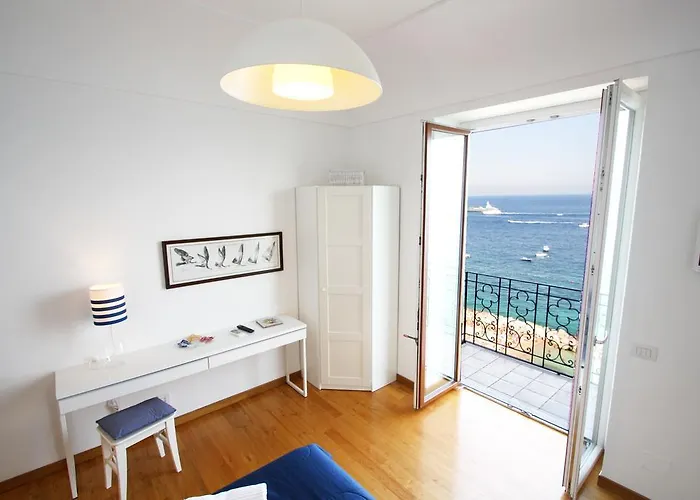 Capri Inn 4* קאפרי