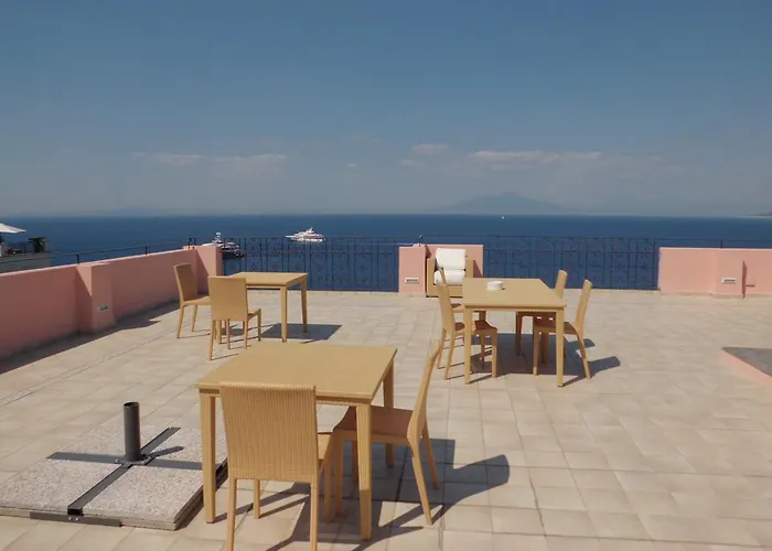 Capri Inn Alojamento de Acomodação e Pequeno-almoço 4*