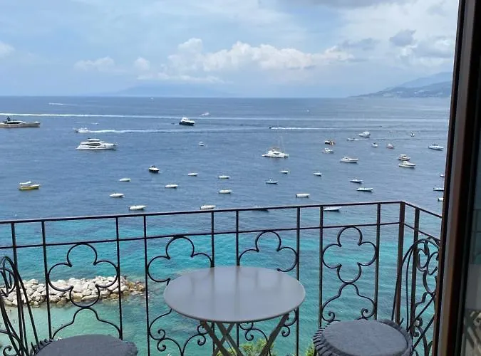 Capri Inn 4* קאפרי