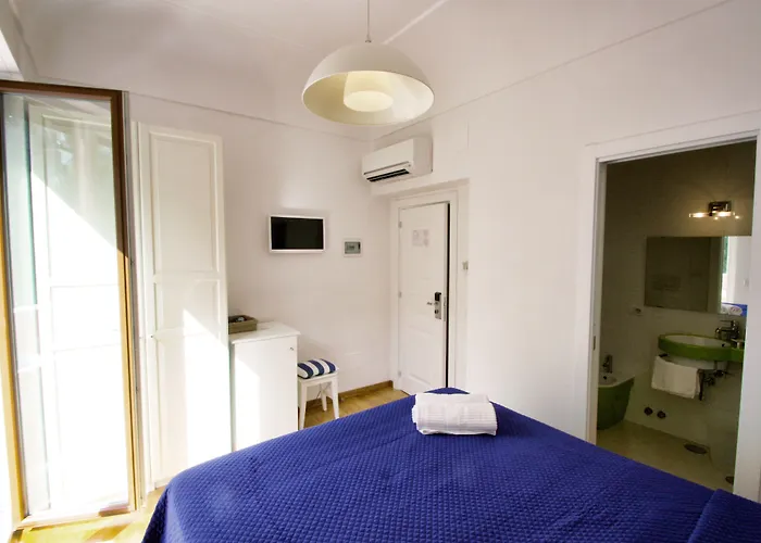 Capri Inn לינה וארוחת בוקר 4*