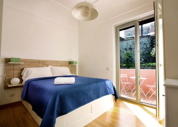 לינה וארוחת בוקר Capri Inn