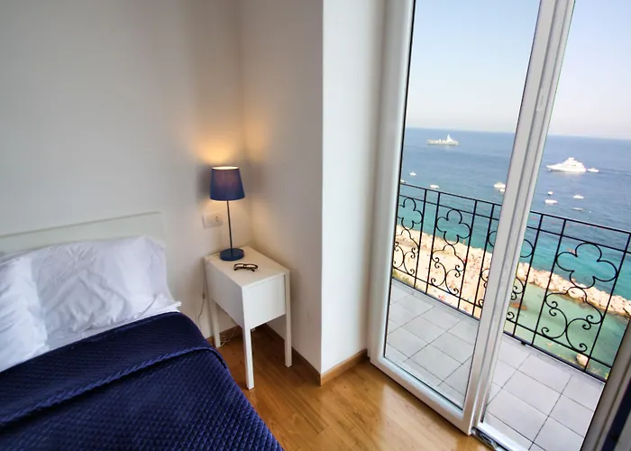 Capri Inn לינה וארוחת בוקר