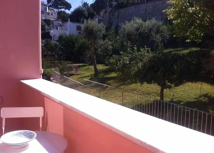 Capri Inn לינה וארוחת בוקר 4*