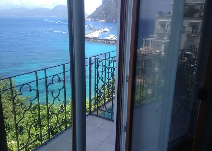 Bed & Breakfast Capri Inn 4*