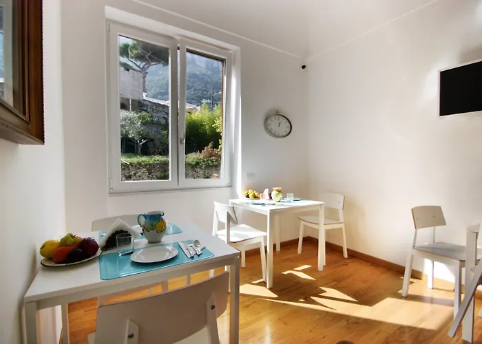 Alojamento de Acomodação e Pequeno-almoço Capri Inn 4*