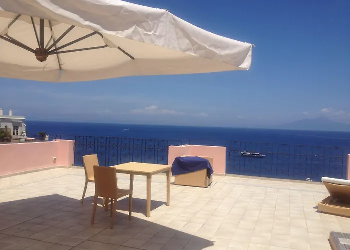 Capri Inn 4* קאפרי