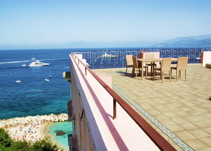 Capri Inn 4* קאפרי