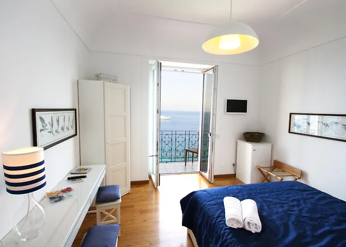 Alojamento de Acomodação e Pequeno-almoço Capri Inn