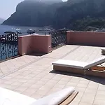 Bed and Breakfast Capri Inn 4*