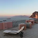 Capri Inn Bed and Breakfast 4*
