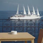 Bed and Breakfast Capri Inn 4*