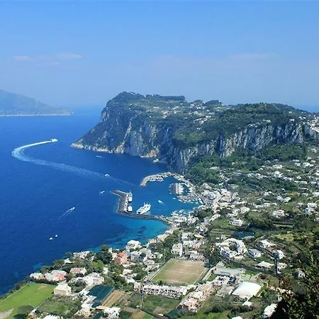 Couette-café Capri Inn 2*