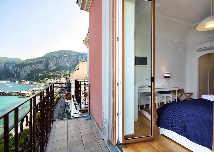 Capri Inn Bed & Breakfast 4*